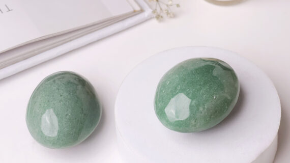 Green Aventurine Palm Stone HQ