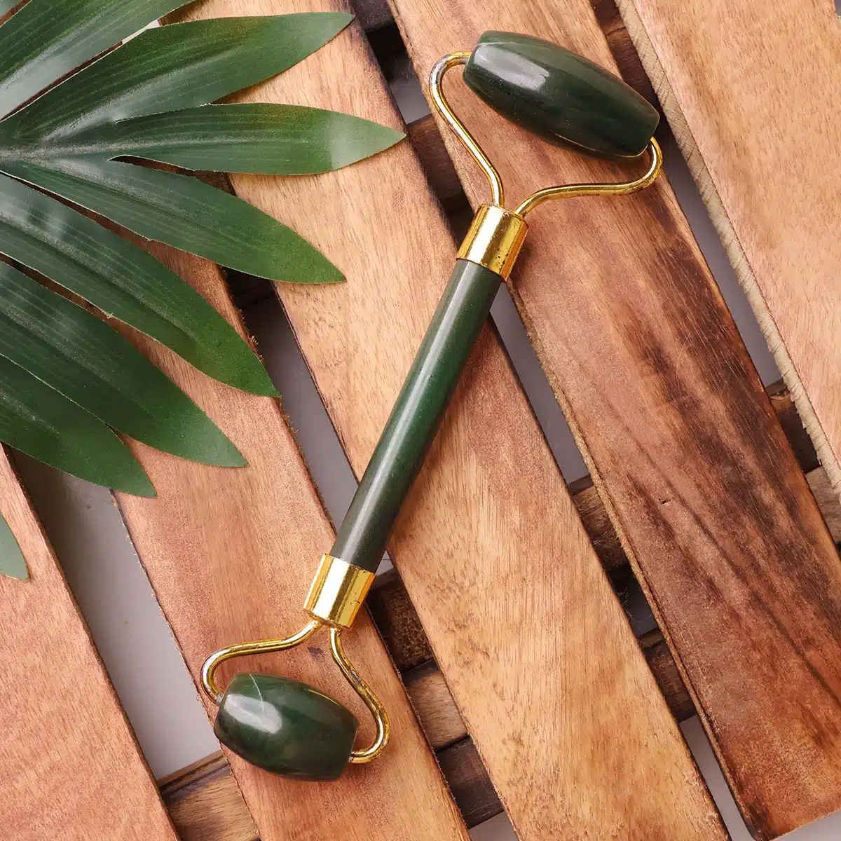 green-jade-face-massage-roller (3)