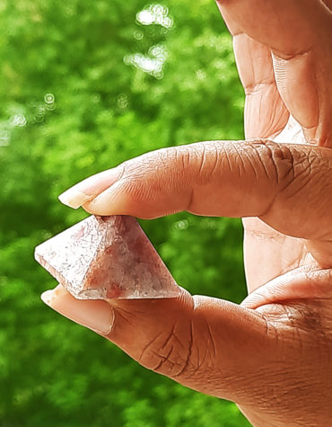 Reiki Crystal Products Natural Sunstone Pyramid Crystal Stone Pyramid,Semiprecious Stone Pyramid Carved Pyramidal Crystal for Abundance & Money, Confidence, Creativity