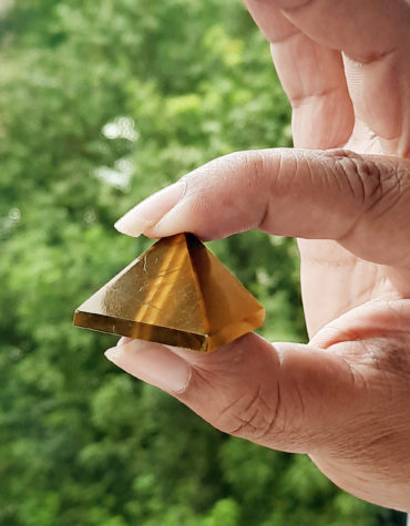 Reiki Crystal Products Natural Tiger Eye Pyramid Crystal Stone Pyramid,Stone Pyramid Carved Pyramidal Crystal for Anger & Stress Relief, Anxiety & Depression,Focus, Wisdom