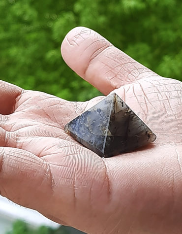Reiki Crystal Products Natural Labradorite Pyramid Crystal Stone Pyramid,Stone Pyramid Carved Pyramidal Crystal for Intuition & Psychic Abilities, Mental Health, Protection