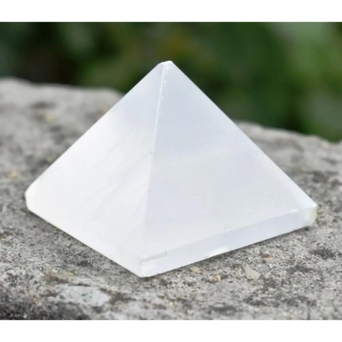 Reiki Crystal Products Natural Selenite Pyramid Crystal Stone Pyramid,Pyramid Carved Pyramidal Crystal for Intuition & Psychic Abilities, Meditation, Purification Reiki Crystal Products Natural Selenite Pyramid Crystal Stone Pyramid,Pyramid Carved Pyramidal Crystal for Intuition & Psychic Abilities, Meditation, Purification