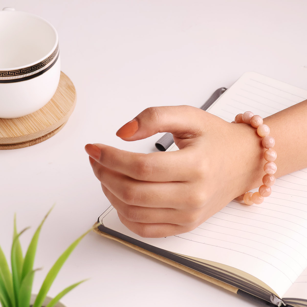 Peach Moonstone Round Beads Bracelet (3)