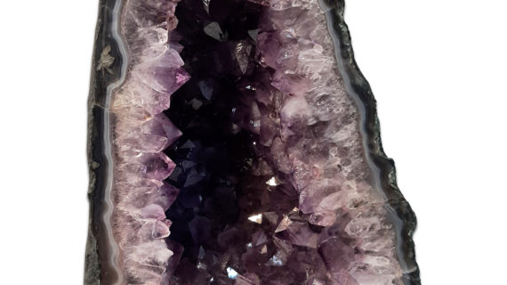 Amethyst Cluster Raw Geode Caves/Raw Clusters (27.5 Kg)