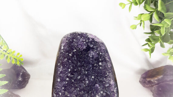 Amethyst Standing Geode/ Raw Cluster – 1011 Grams
