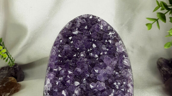 Amethyst Standing Geode – 1057 grams