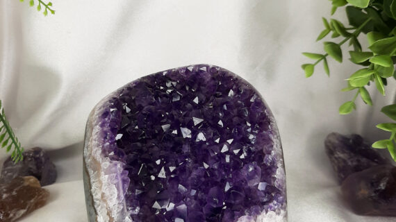 Amethyst Standing Geode – 1370 grams