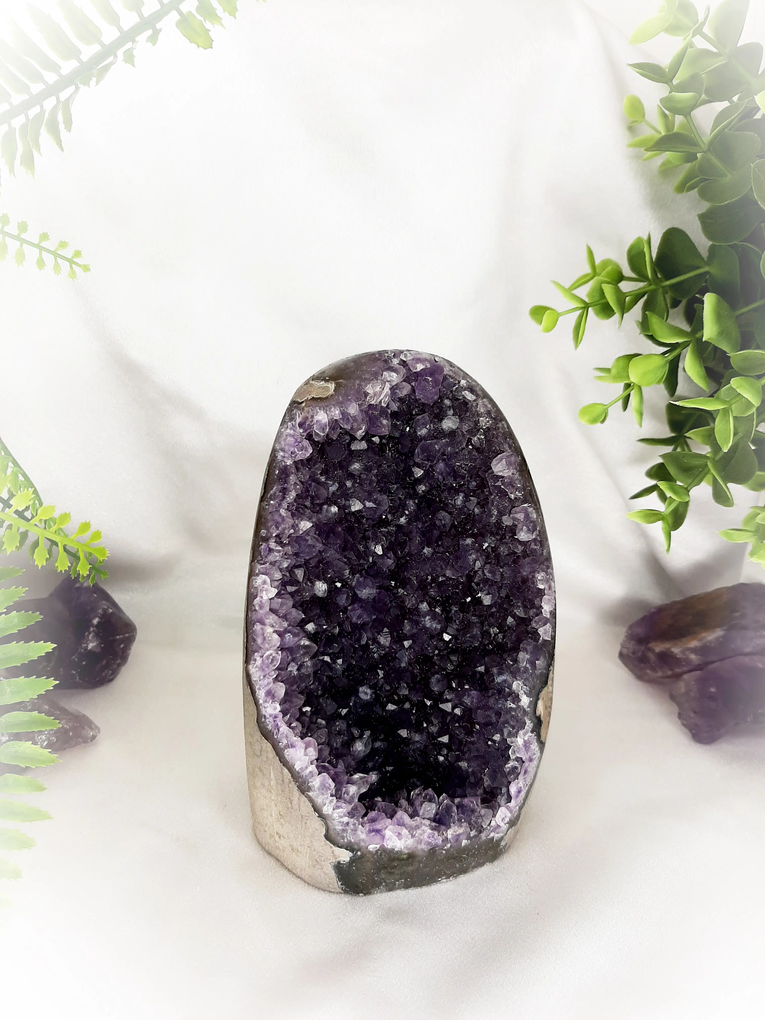 Amethyst Standing Geode - 1390 Grams-Shubhanjali