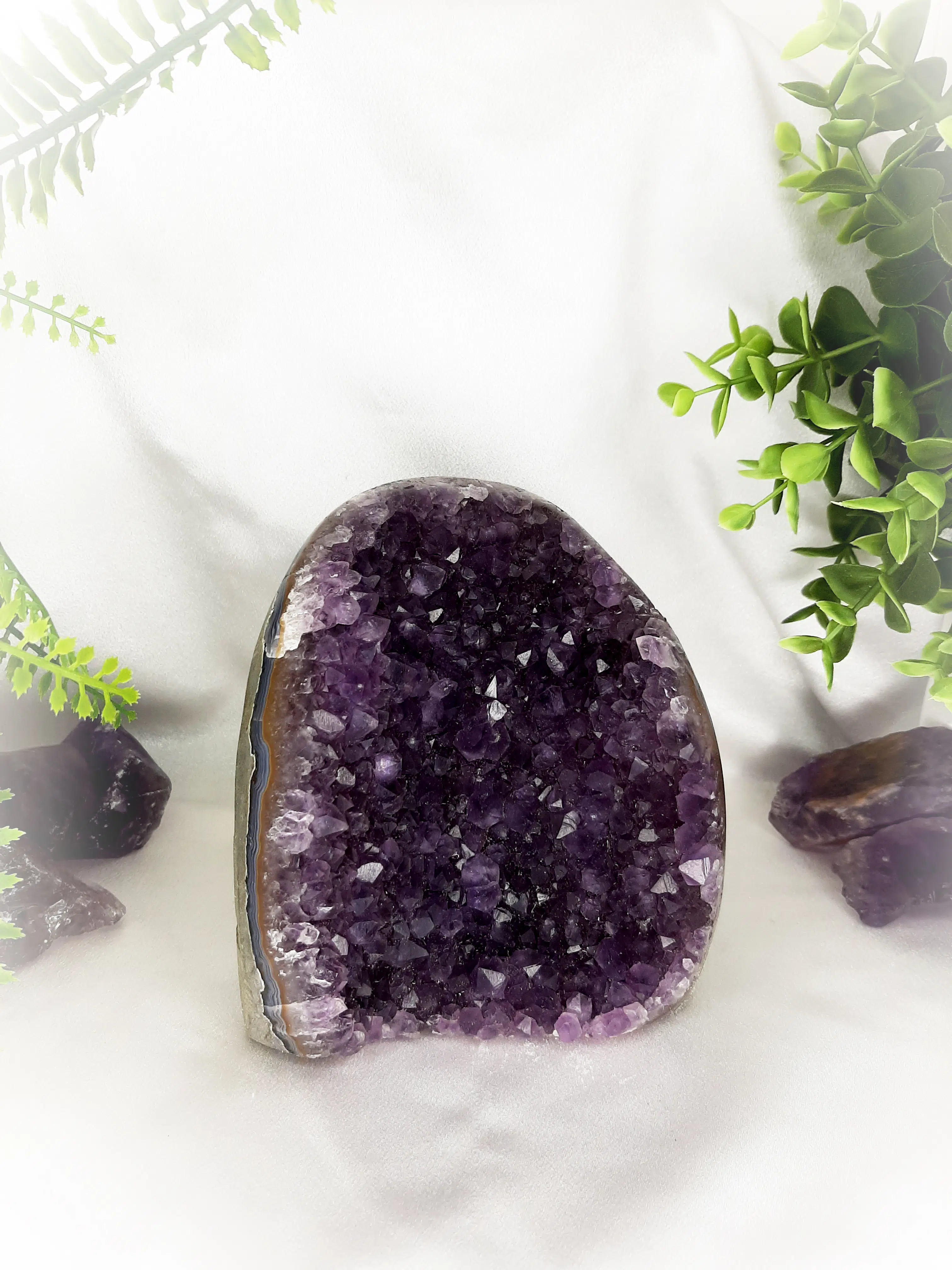 Amethyst Standing Geode - 1565 Grams - shubhanjali