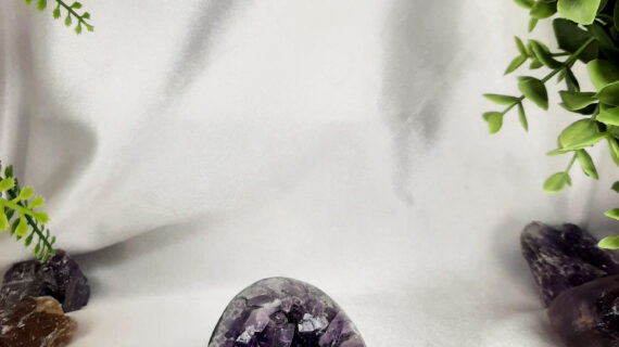 Amethyst Standing Geode – 184 grams