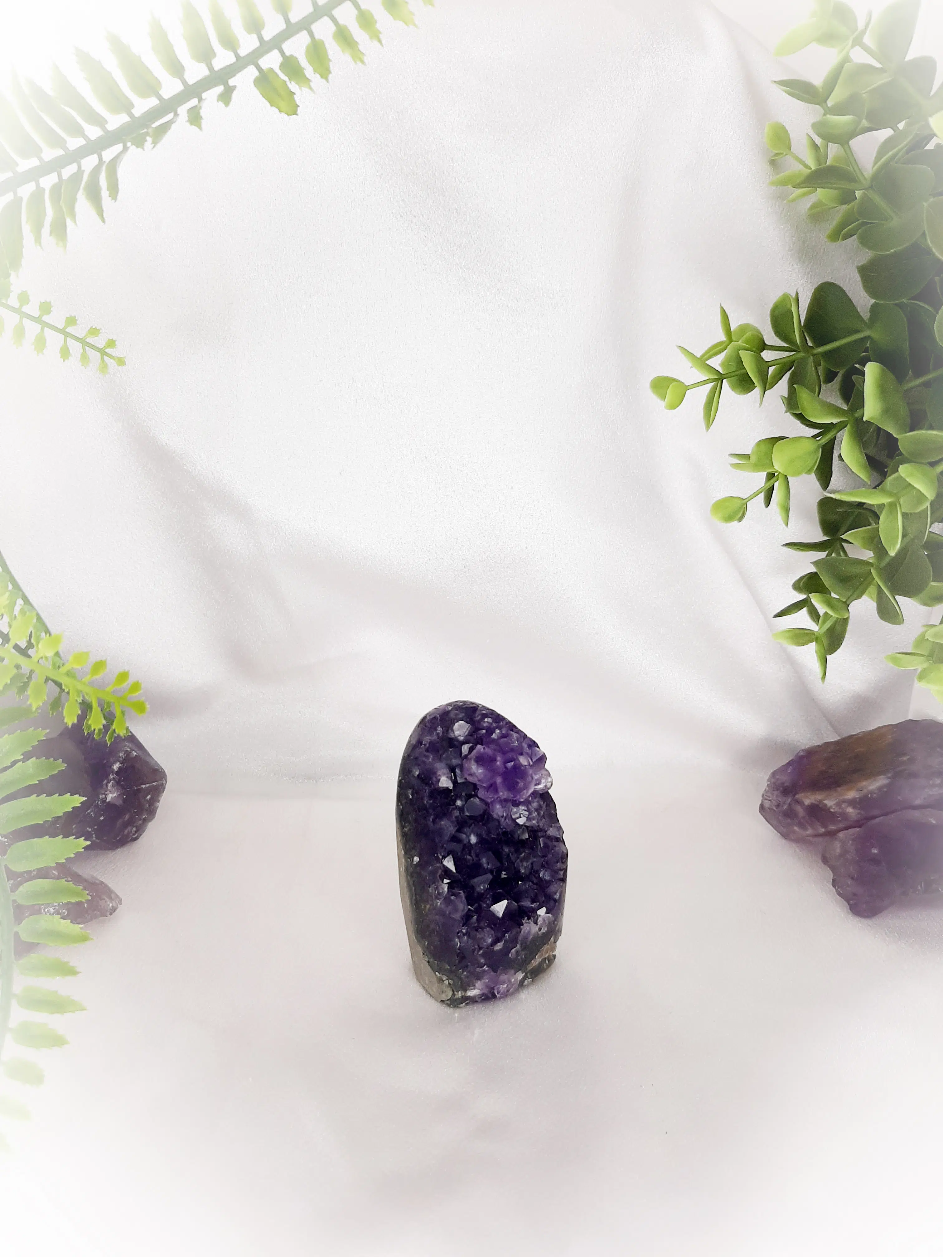 Amethyst Standing Geode - 185 Grams-Shubhanjali