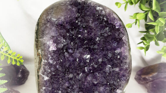 Amethyst Standing Geode / Raw Clusters – 2379 Grams