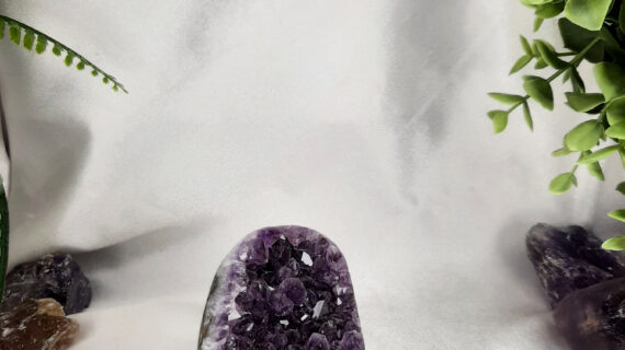 Amethyst Standing Geode – 301 grams