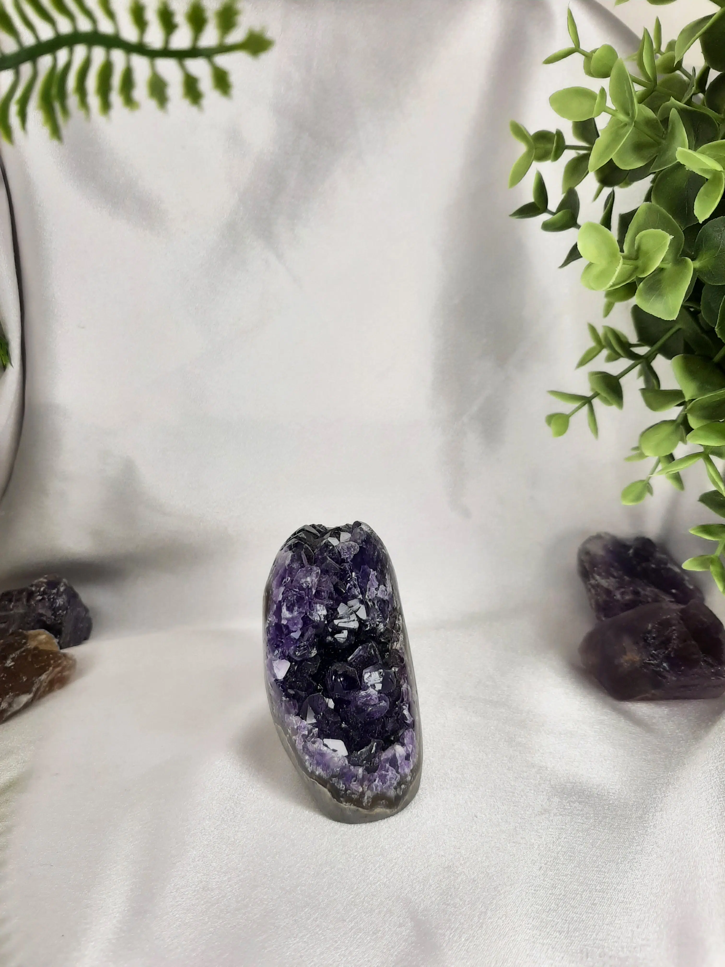 Amethyst Standing Geode - 313 grams - Shubhanjali