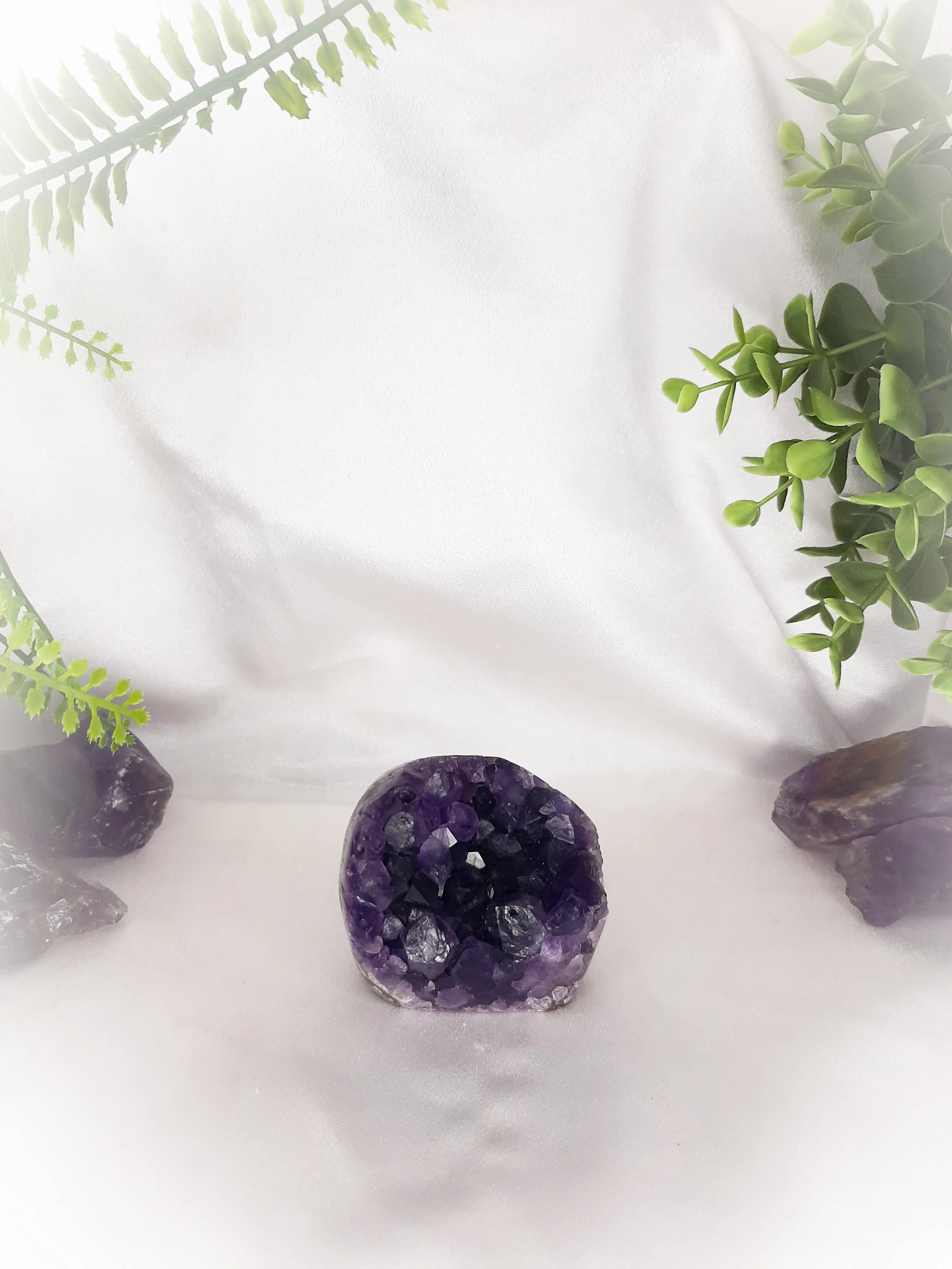 Amethyst Standing Geode - 334 Grams - Shubhanjali