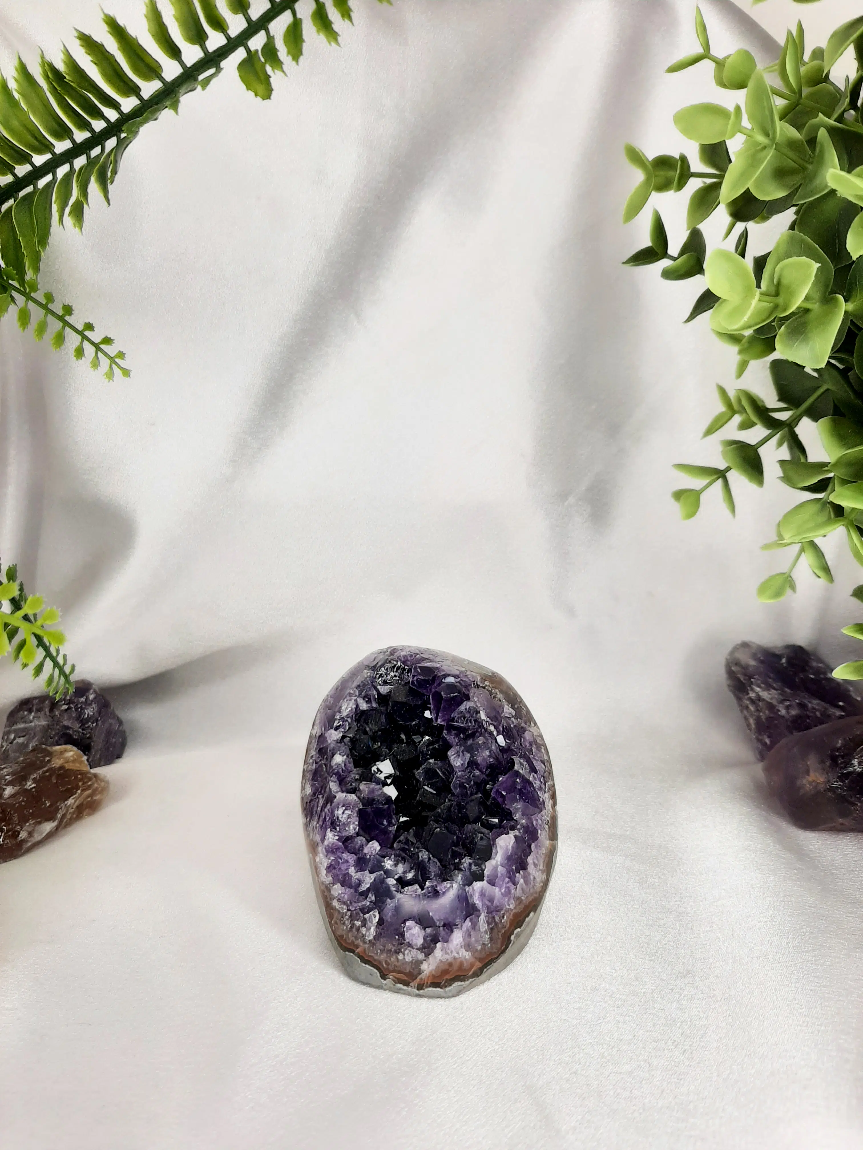 Amethyst Standing Geode - 360 grams - Shubhanjali