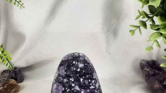 Amethyst Standing Geode – 377 grams