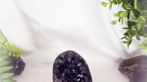 Amethyst Standing Geode / Raw Cluster – 414 Grams