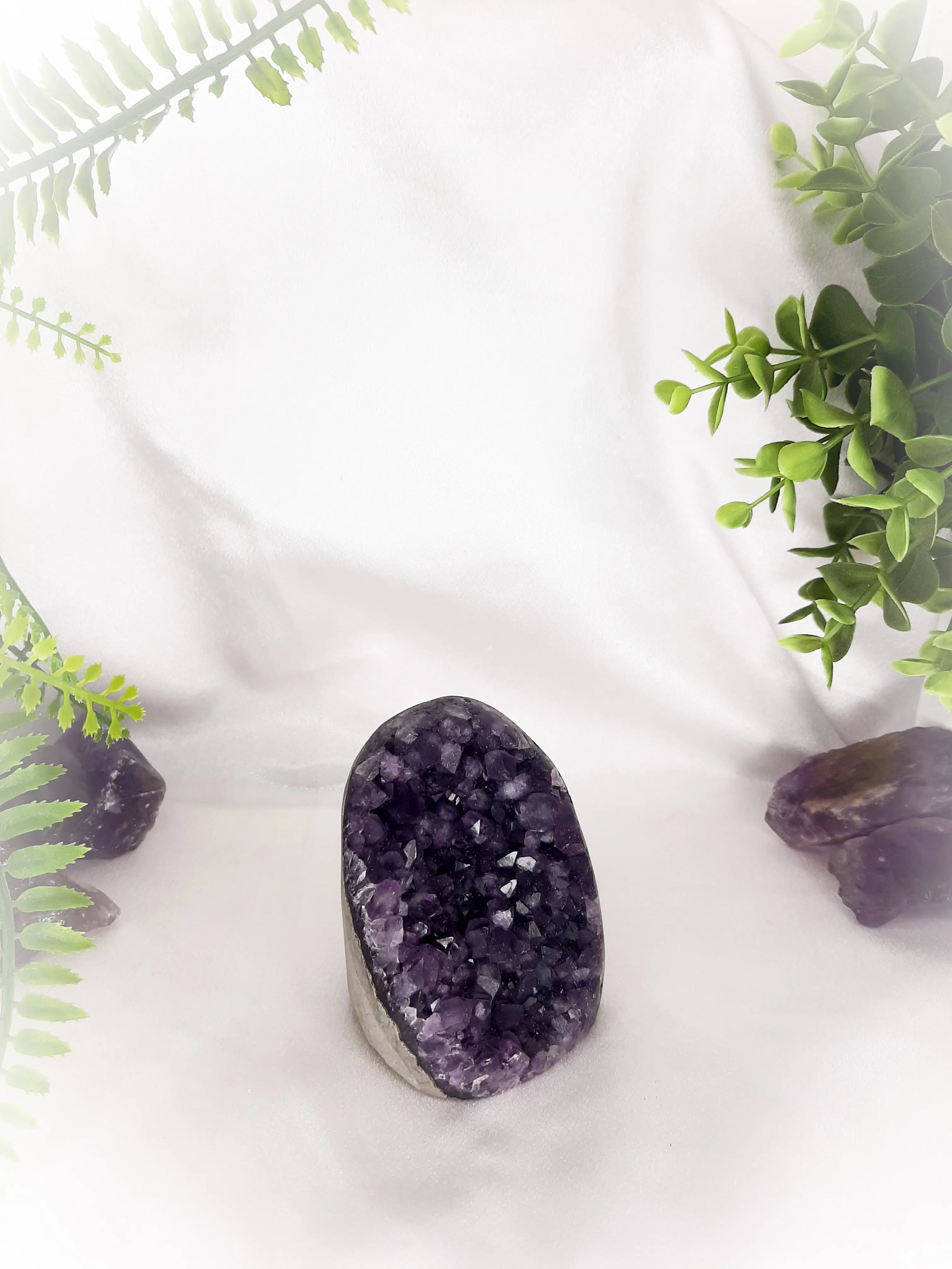 Amethyst Standing Geode - 414 Grams - Shubhanjali