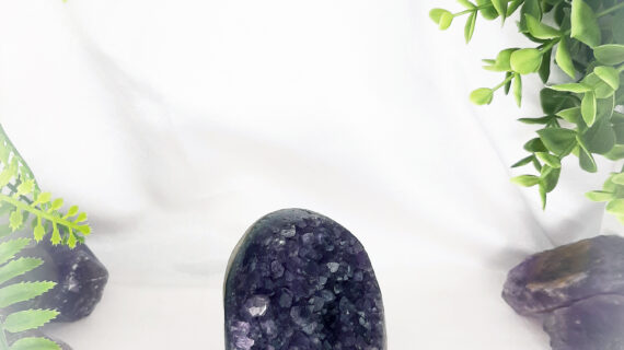 Amethyst Standing Geode / Raw Cluster – 432 Grams