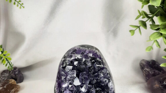 Amethyst Standing Geode – 519 grams