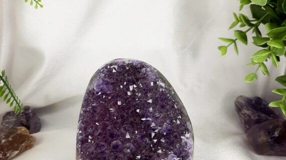 Amethyst Standing Geode – 621 grams