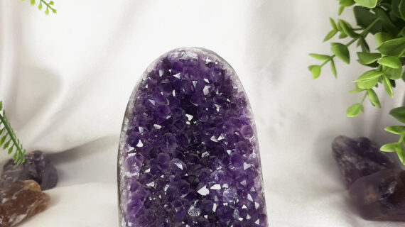 Amethyst Standing Geode – 681 grams
