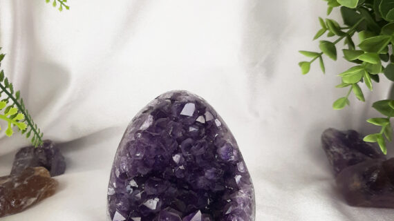 Amethyst Standing Geode – 759 grams