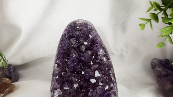 Amethyst Standing Geode – 817 grams