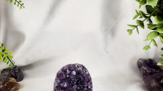 Amethyst Standing Geode – 190 grams