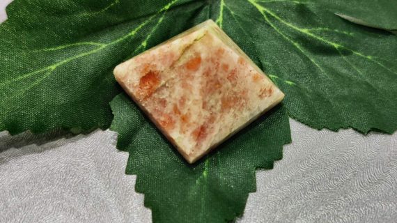 Sunstone Small Pyramid (1-5 Gm)
