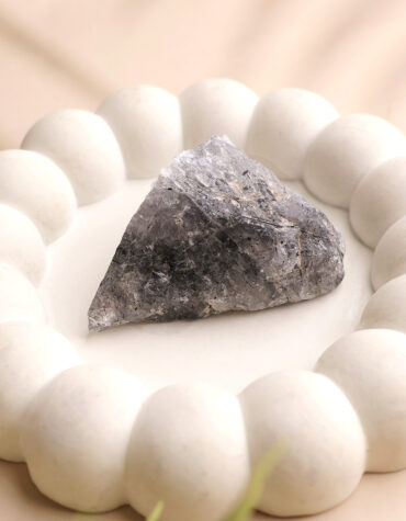 black rutile raw stone
