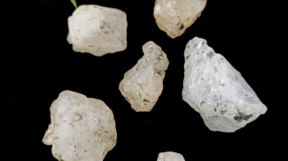 Kiwi Quartz Raw Stone