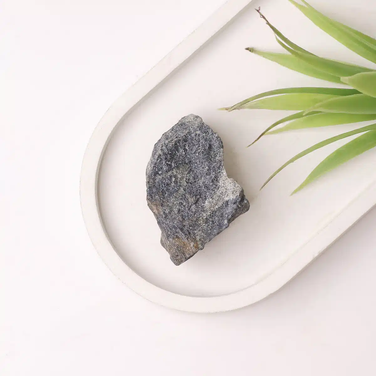 iolite-raw-stone (1)