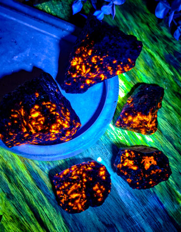 yooperlite raw stone