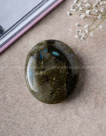 Natural Labradorite Oval Shape Crystal Palmstone