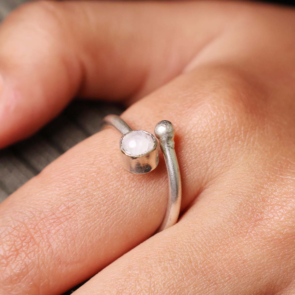 rainbow moonstone small ring (3)