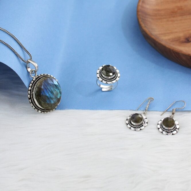 Labradorite Crystal Jewellery Set, Set of Chain Pendant, Ring and Earring