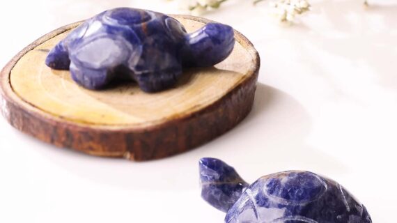 Amethyst Mini Tortoise, Symbol of Wisdom, Knowledge and Good Luck