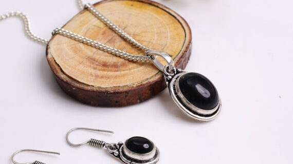 Black Onyx Pendant and Earrings Jewellery Set