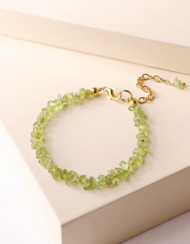 peridot chips chain bracelet ( synthetic )