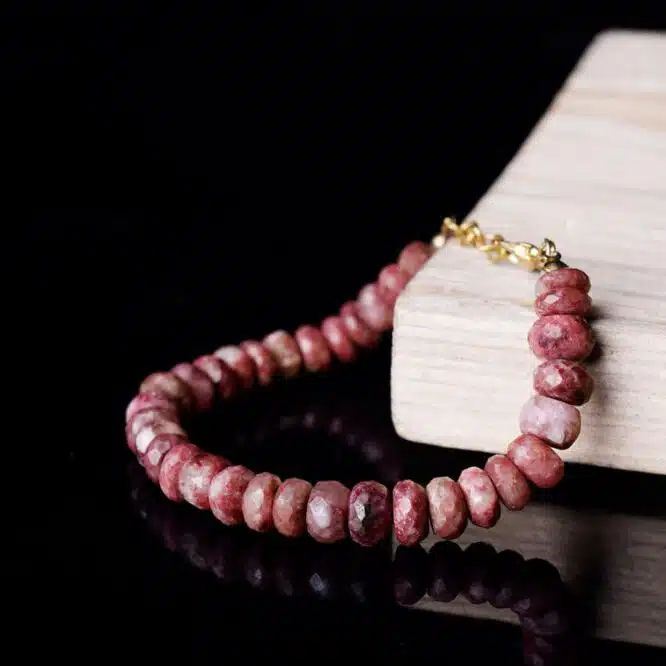 Shubhanjali-Thulite-Bati-Faceted-Beads-Bracelet-1-666x666