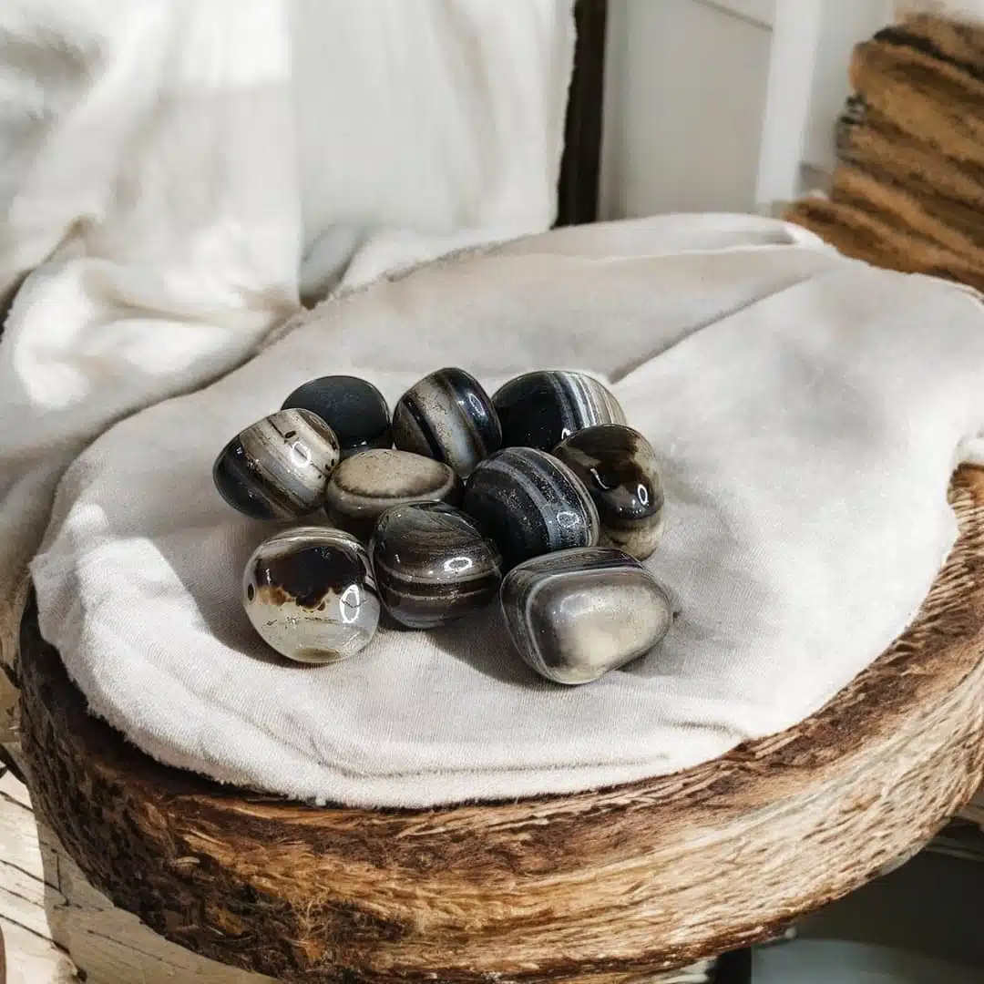 Shubhanjali-Black-Sulemani-Tumble-Stone-Photoroom (3)