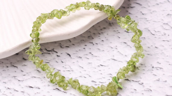 Peridot Chips Elastic Bracelet (Synthetic)
