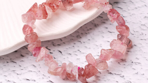 Strawberry Quartz Chips Stone Elastic Bracelet