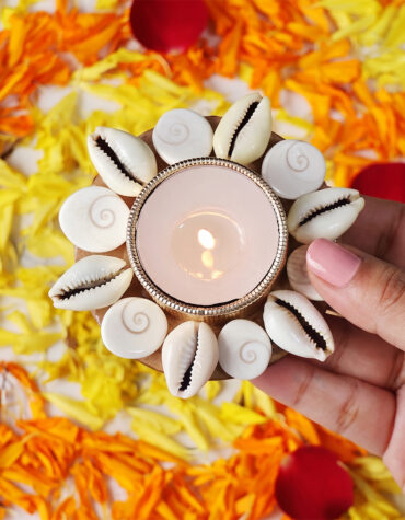 laxmi kaudi with gomti chakra candle holder diya