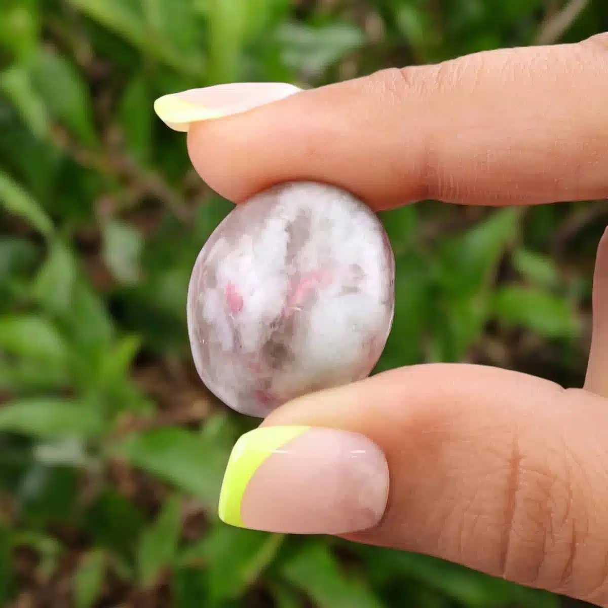 Shubhanjali-Purple-Tourmaline-Quartz-Tumble-Stone-1-Photoroom