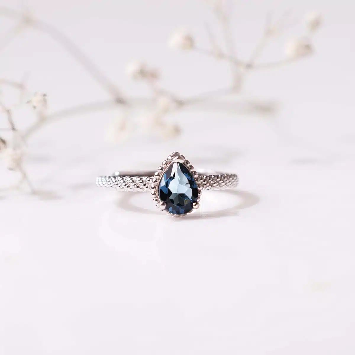 london-blue-topaz-in-silver-ring (1)