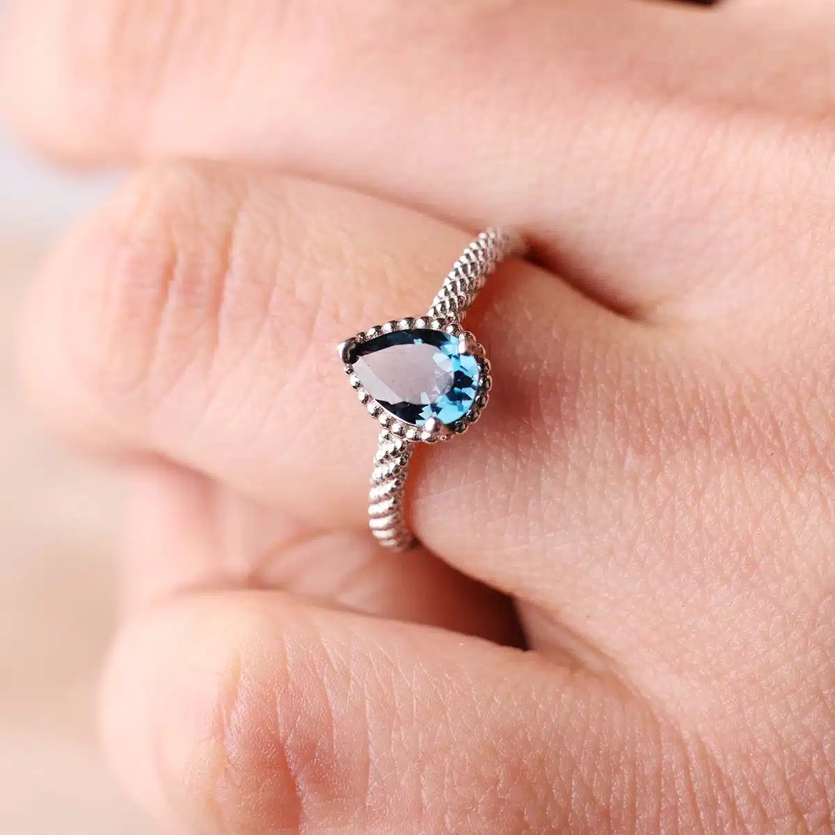 london-blue-topaz-in-silver-ring (2)