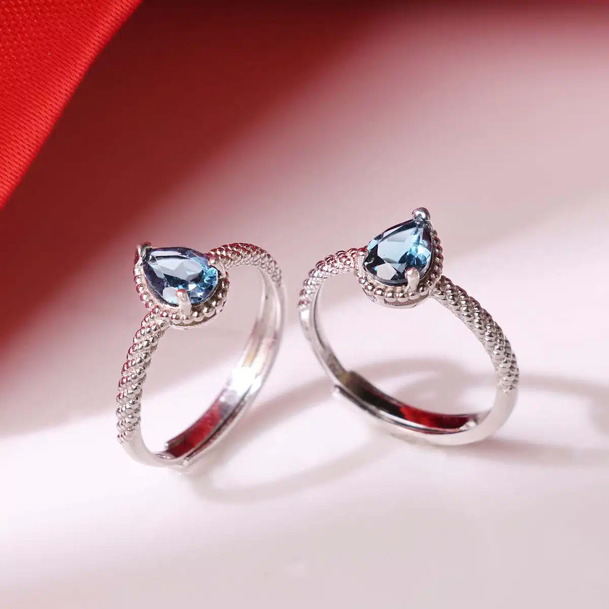 london-blue-topaz-in-silver-ring (3)